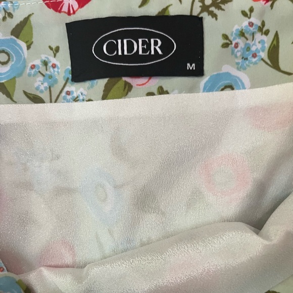 NWOT! Adorable floral mini skirt - Picture 2 of 3